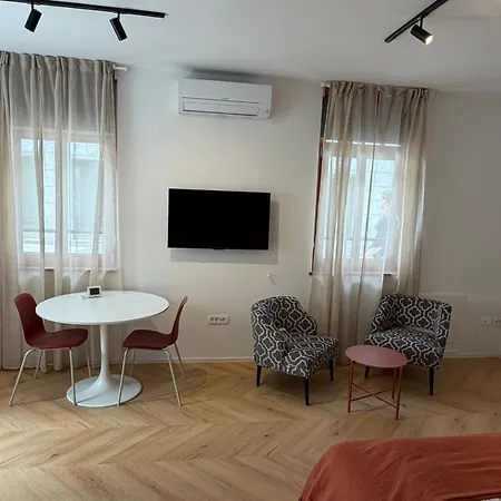 Street Rombon Apartma