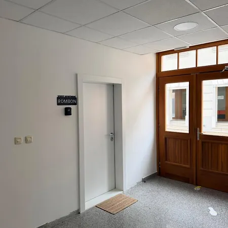 Street Rombon Apartma *